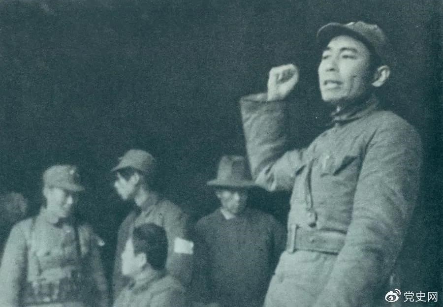 1939年2月23日，周恩來到皖南新四軍軍部，傳達中央關(guān)于新四軍向北向敵后發(fā)展的方針。