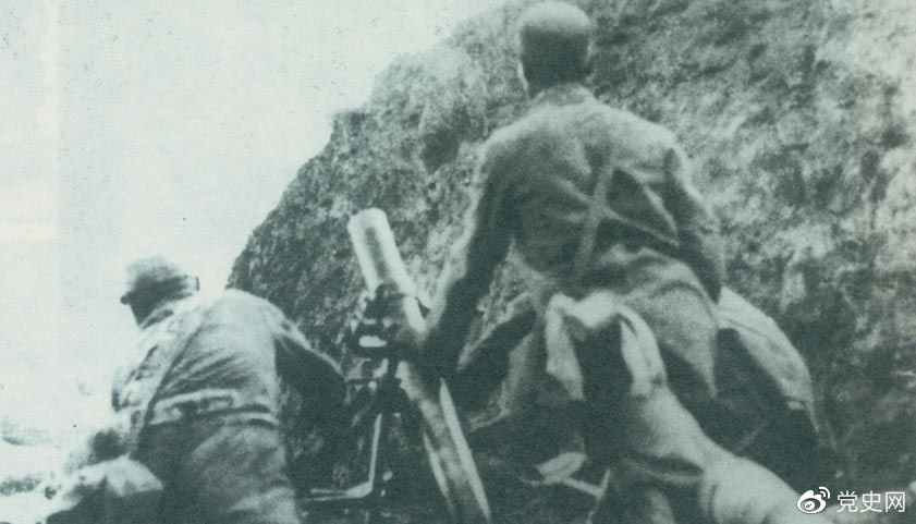 1940年8月，八路軍在總司令朱德、副總司令彭德懷的指揮下，向華北敵占交通線和各據(jù)點(diǎn)發(fā)動(dòng)了大規(guī)模進(jìn)攻戰(zhàn)役，即“百團(tuán)大戰(zhàn)”。